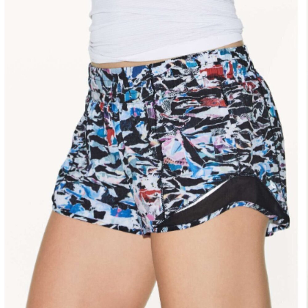 VGC Lululemon Hotty Hot Short II *2.5" - Culture Clash Multi Black / Black - SZ4